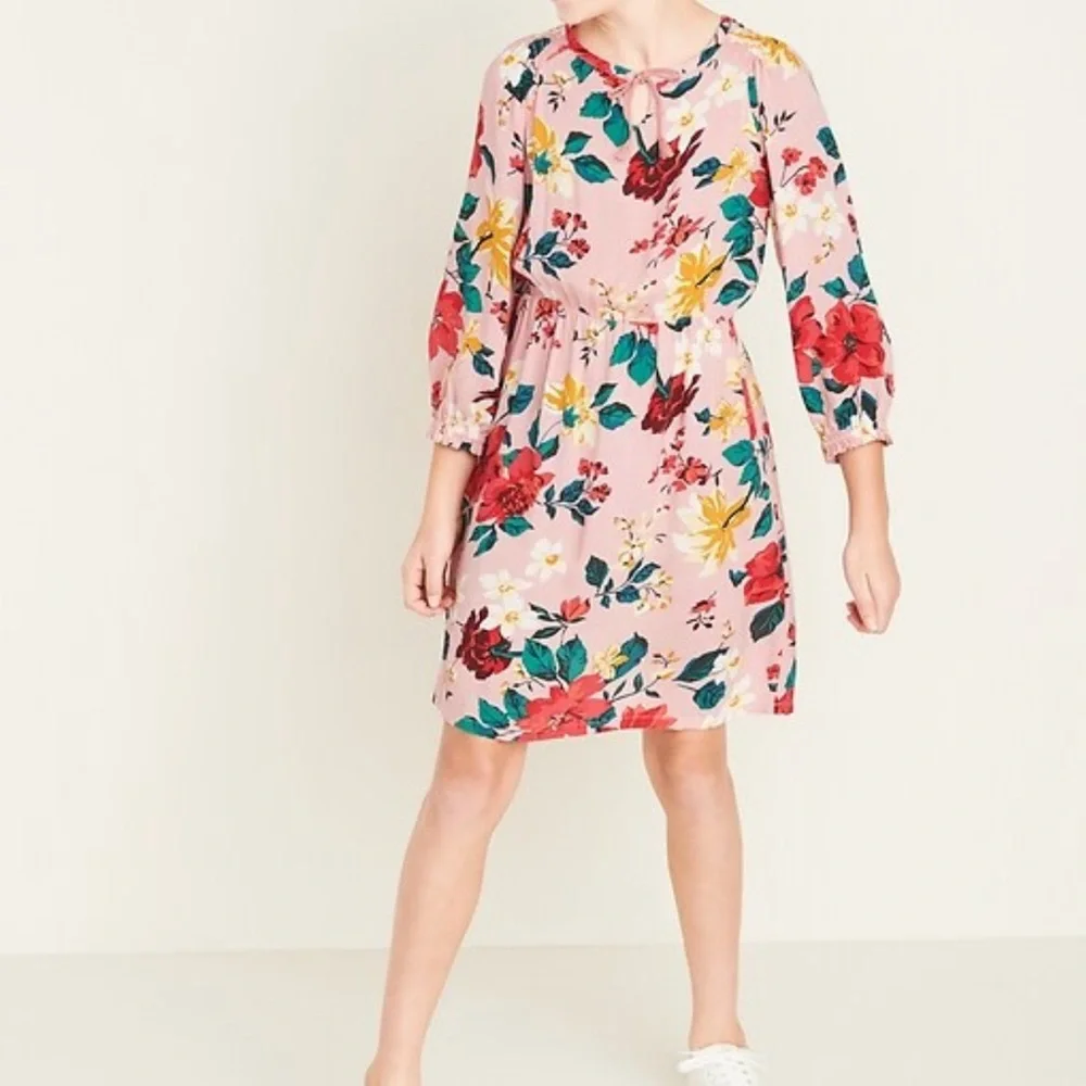 Girls Pink Floral Tie-Neck Blouson-Sleeve Waist-Defined Dress. Size S(6-7)